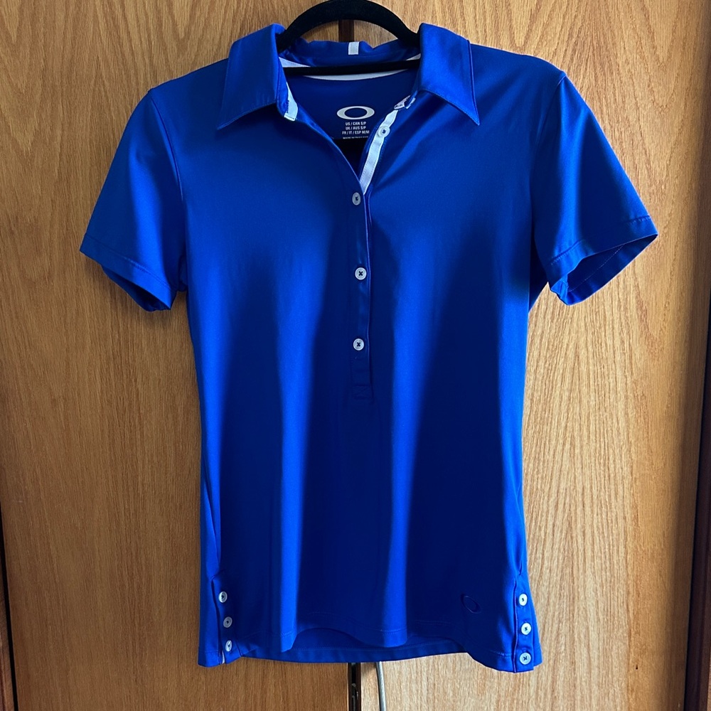 Oakley Women's Vibrant Blue Button Down Golf Shirt